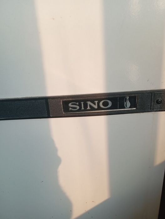 Продам холодильник бу SINO