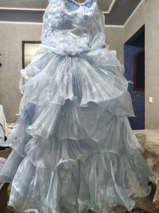 Продам платье красивое для девочки