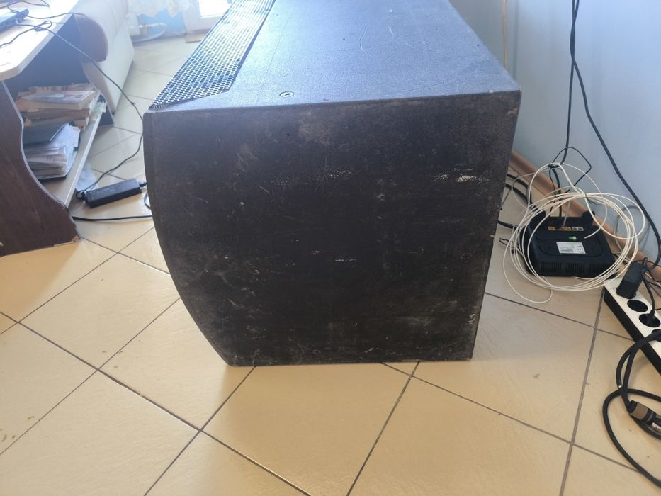 Бас каса jbl sp128s