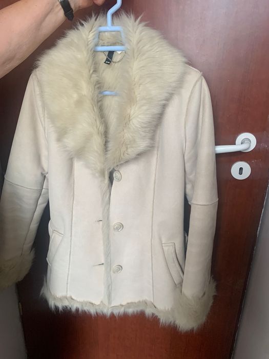 Haina piele intoarsa crem cu  blana și vesta blana roz