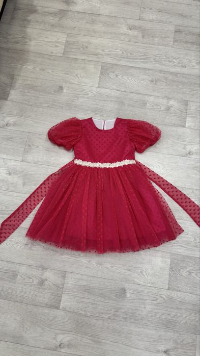 Детское платье надето 1 раз