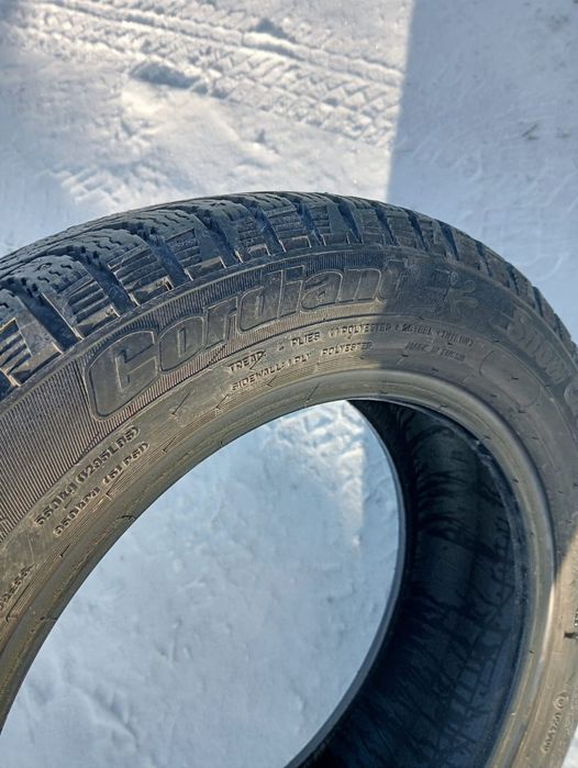 Продам комплект зимней резины на 15