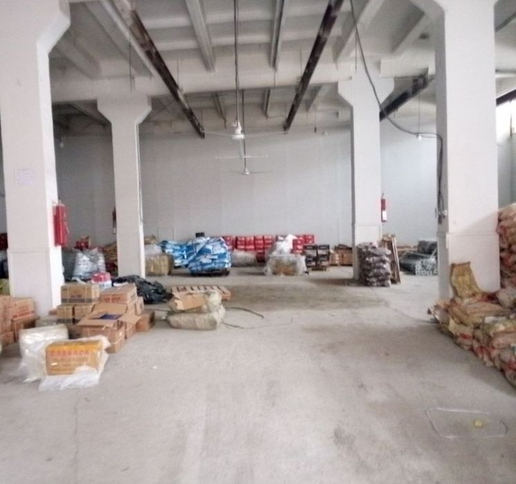 Сдается в аренду помещение. Потолки 5м