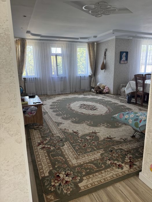 Продается ковер в отличном состоянии