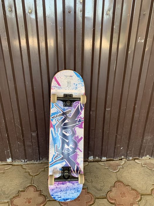 Продам скейт борд для трюков