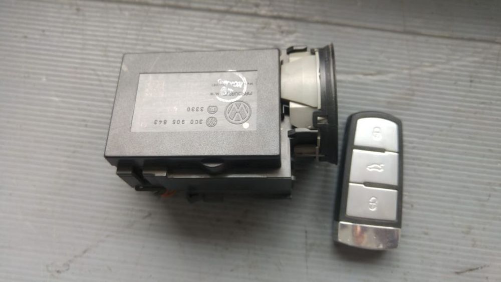 contact auto cu cheie vw passat b6 3c0905843