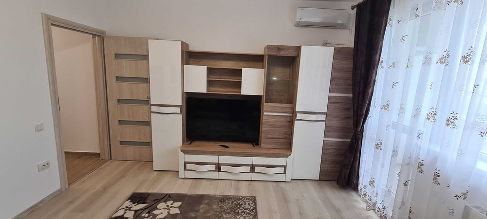 Închiriez garsonieră cu loc de parcare, disponibilă pt mutare imediată