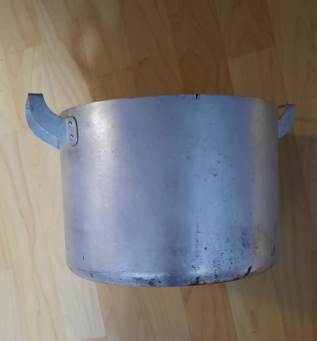 Кастрюля аллюминиевая. 8 литровая. Б/у.