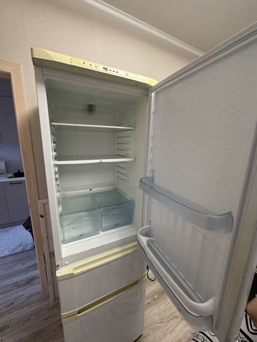 Продам холодильник