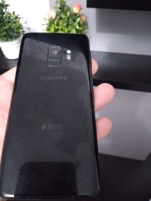 Samsung ,s9 doar butonul de aprindere,  trebuie schimbat dar funcțional