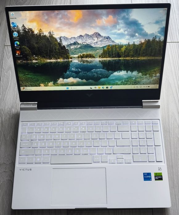 Laptop HP Victus 15-fa / i5-12450h/16gb/512Ssd/Rtx 4050 6gb