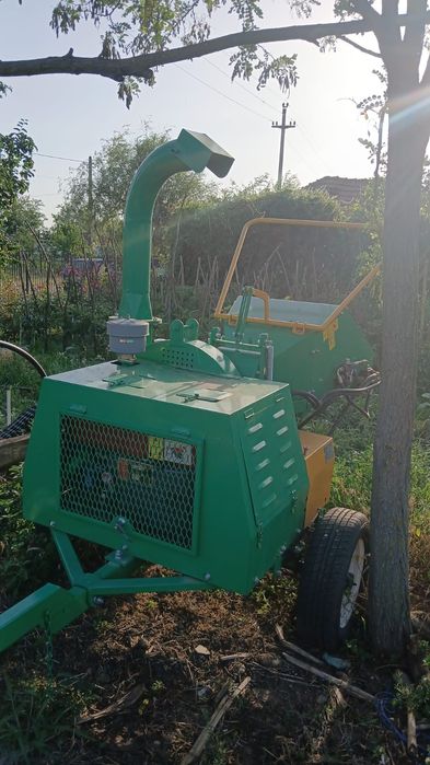 De vânzare tractor+prasitoare +plug +freza+tocatoare de crengi