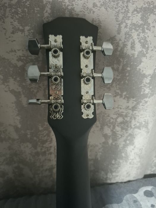 Акустическая гитара