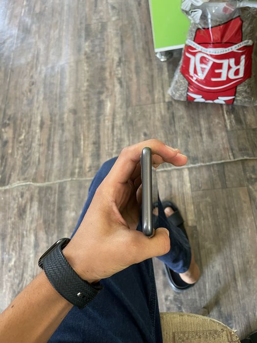 iphone 11 sotiladi srochna