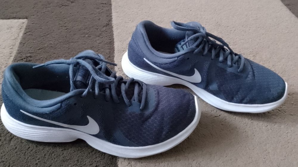 Vând adidași de vară Nike originali