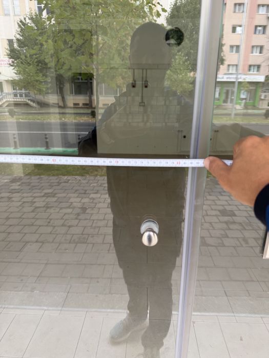Vand usa din sticla