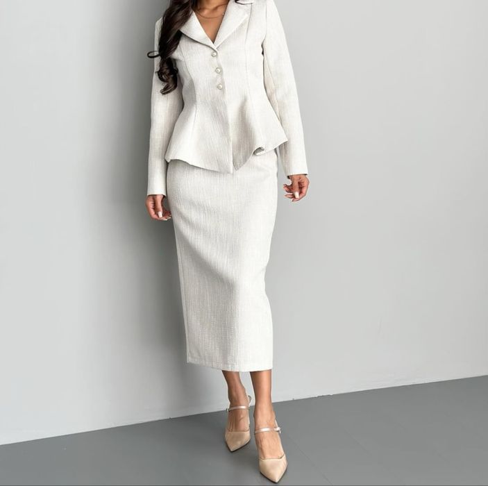 Продаю новый костюм