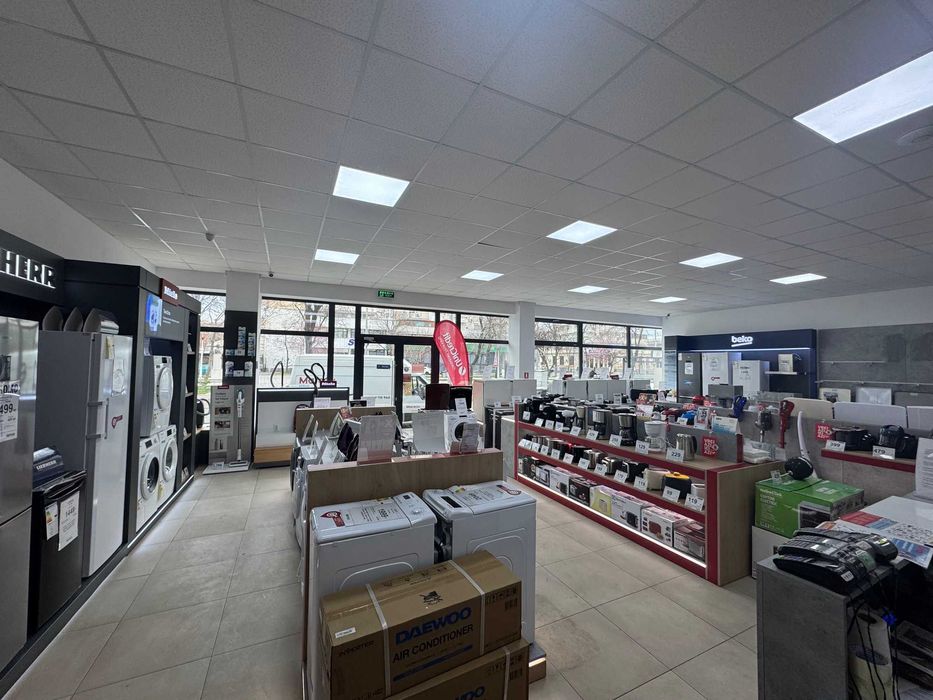 Spatiu comercial aprox 200 mp Bld .Independentei nr.59 bl.Turn- Braila