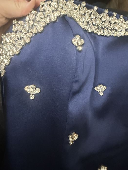 официална рокля с камъни