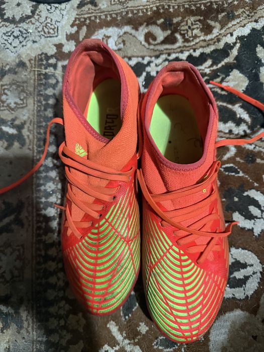 Продавам бутонки adidas predator