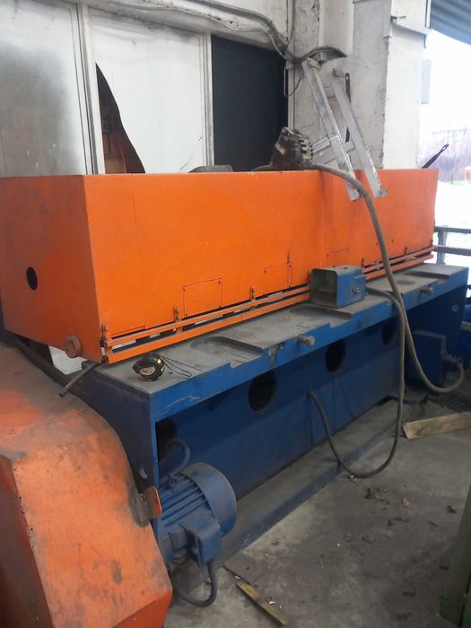 Гилотина за рязане на ламарина