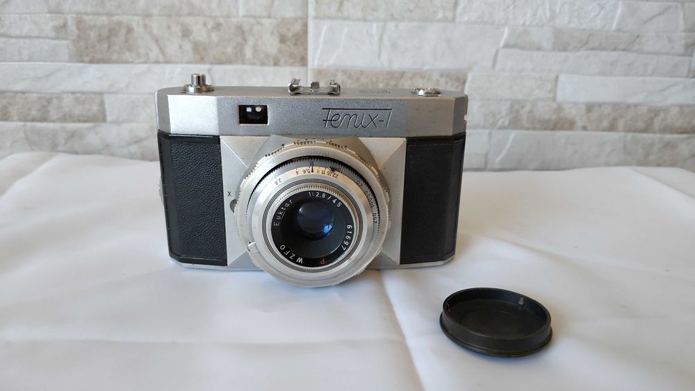 Стар механичен фотоапарат с калъф - Fenix 1b - 1962 година