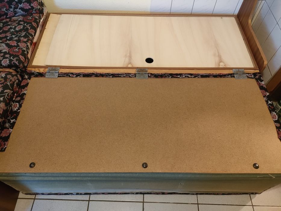 Разтегателен ъглов диван