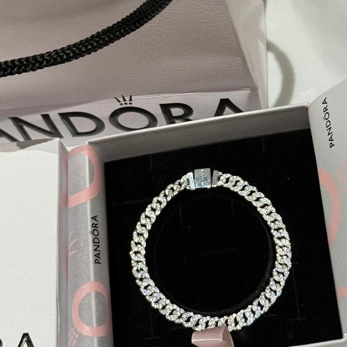 Оригинална гривна на Pandora