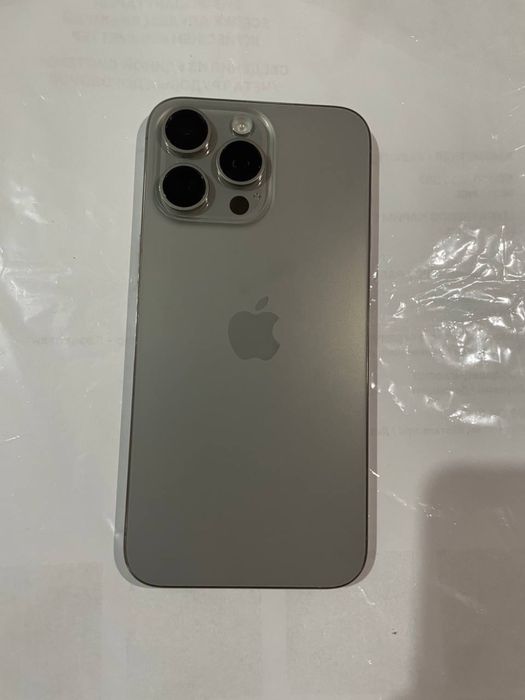 Продам сломанный айфон 15 про мах