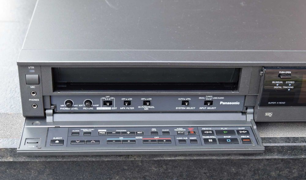 Video recorder VHS Panasonic NV-F65 stereo Hi-Fi cu defect