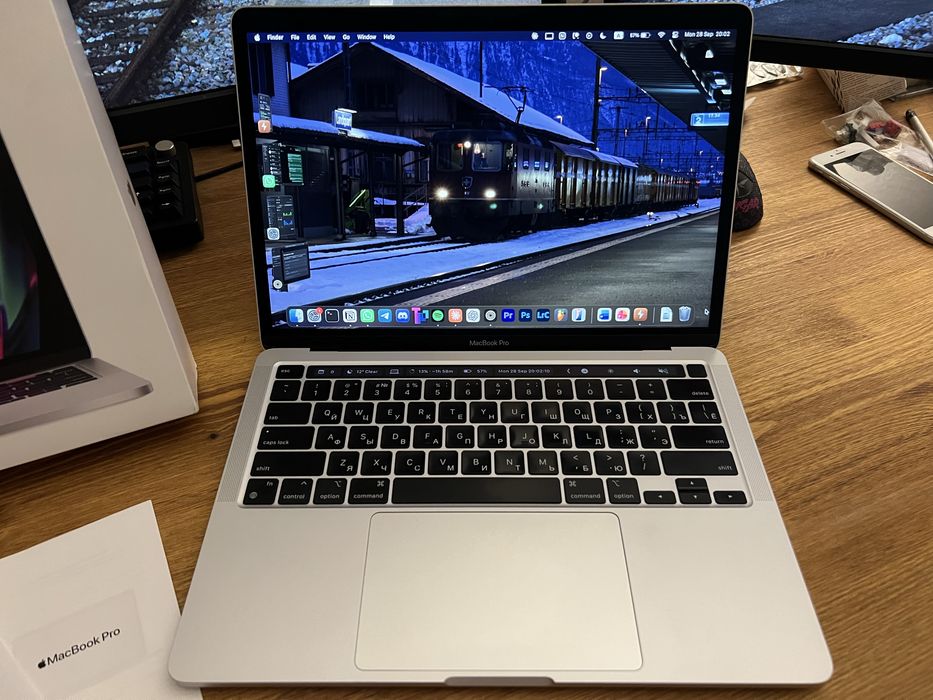 Macbook Pro M1 2020 8/256gb 84% Акб