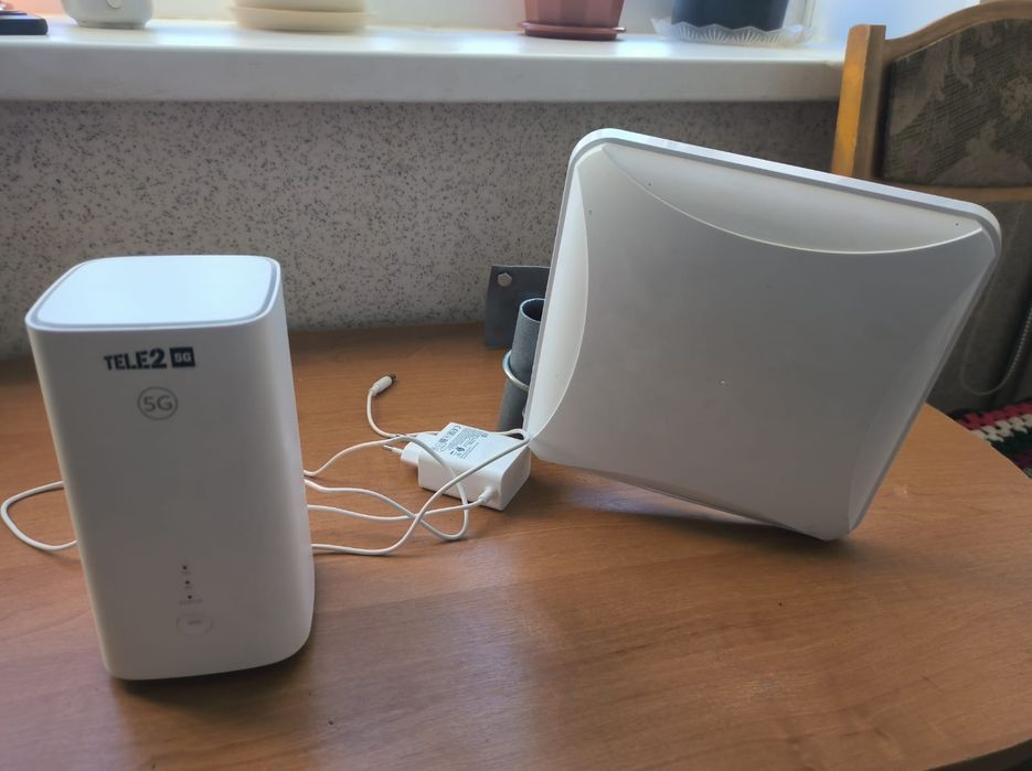 Продам роутер Телефон 5G вместе с направленной панельный антенной