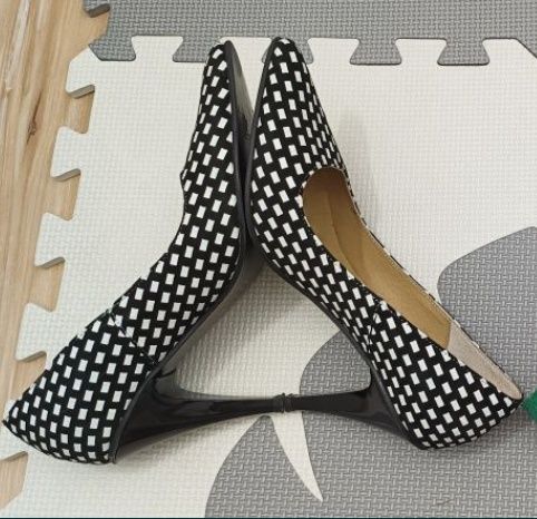 Pantofi dama Comod, piele, negru cu alb ,Nr 37 , branț 24 cm ,toc 9