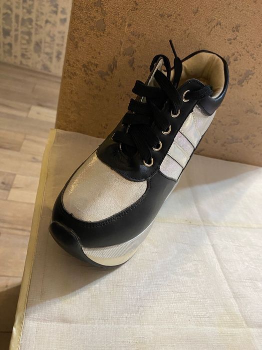 Кроссовки на платформе