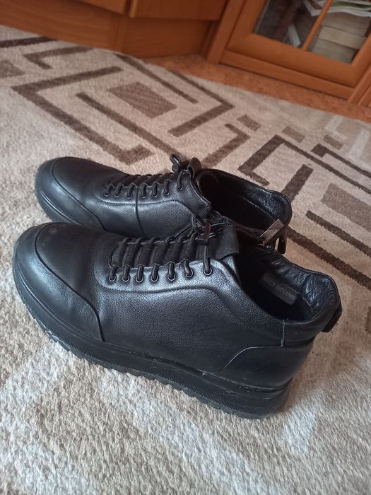 Продам мужские ботинки