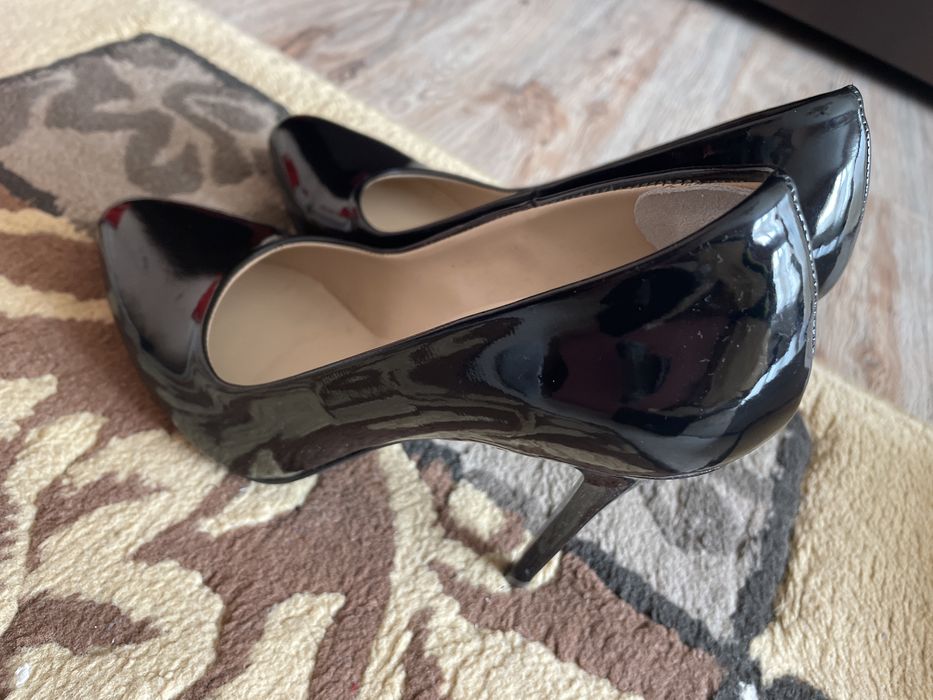 Обувки лачени стилето