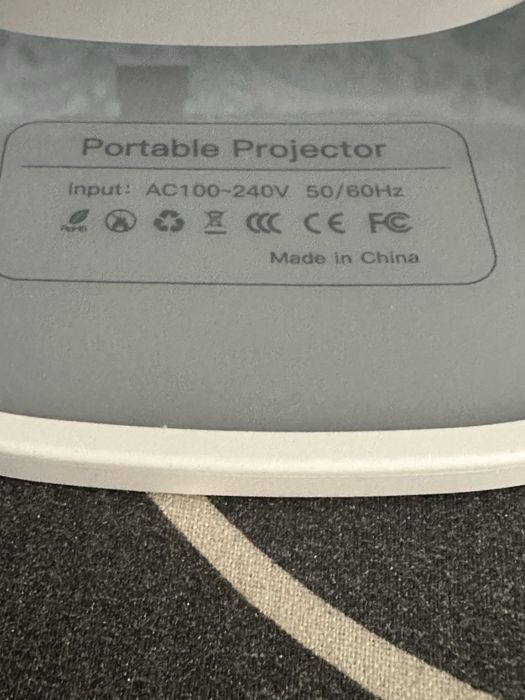 Продам проектор новый