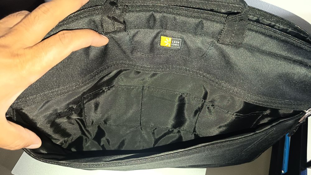 Geanta laptop Case Logic VNAI215, 15.6", Negru