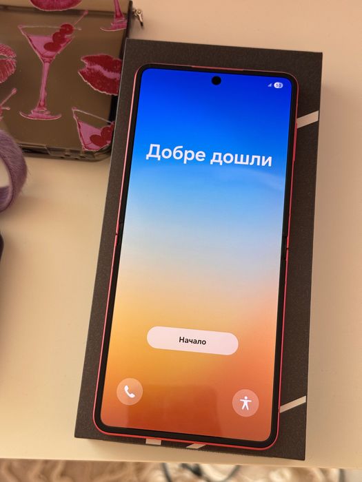 Samsung Galaxy Z Flip7 512GB / 12GB RAM – като нов, гаранция, 7 калъфа