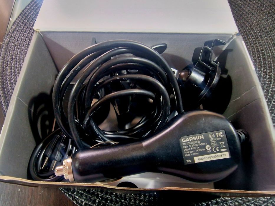 Ново!!! 5" GPS навигация Garmin Nuvi 42 с доживотни карти+подарък