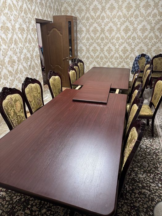 Стол овальный и стулья