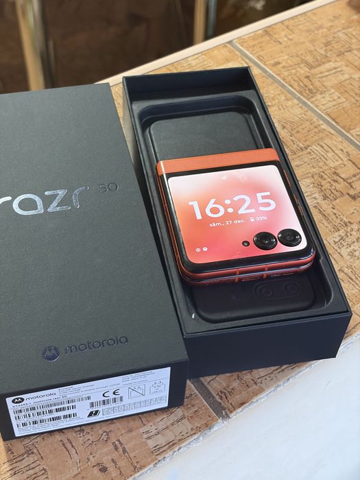 Motorola Razr 50 8+16 Gb