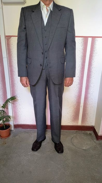 Vând costum barbatesc