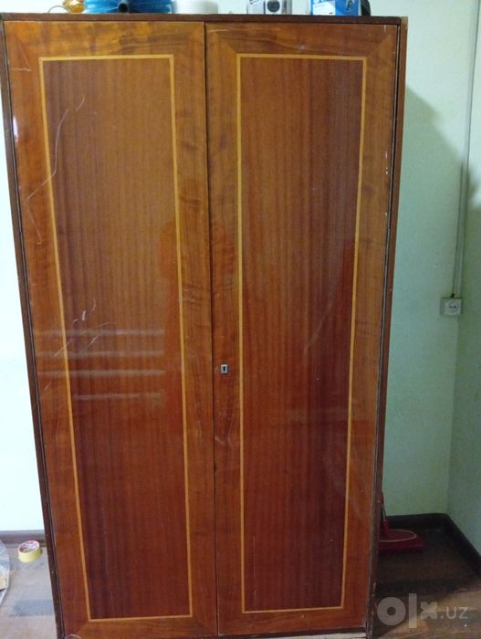 Срочно продам шкаф б/у за 100.000 сум