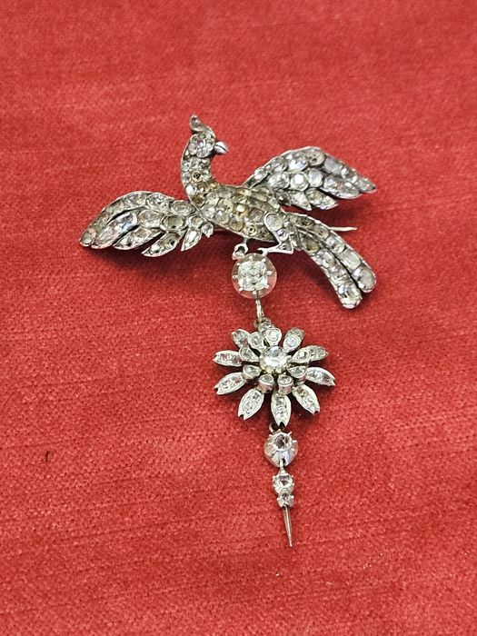 Сребърна брошка от 18 - ти век.