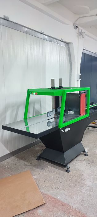 Masina de laminat profile decorative din polistiren