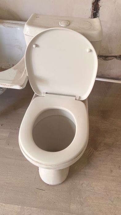 Продам унитаз б/у 5 000тг.