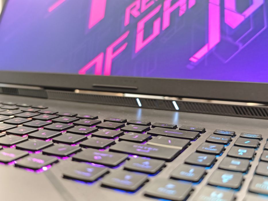 Asus ROG G18 G814JIR 18" 32gb ram, 4070, i9