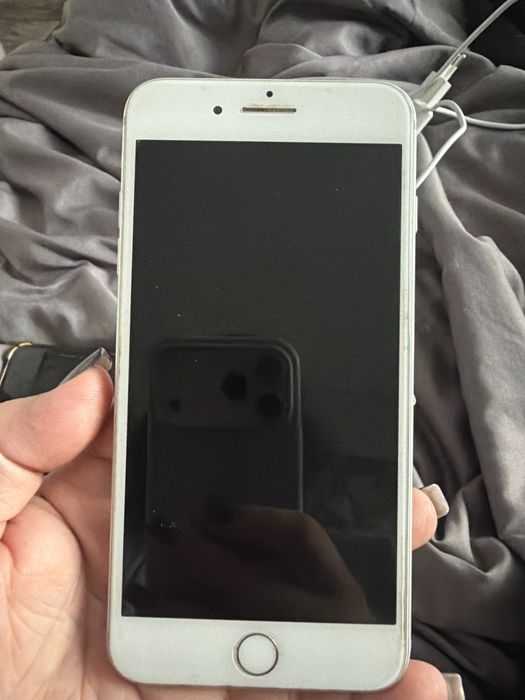 Продам Iphone 7 plus в хорошем состоянии