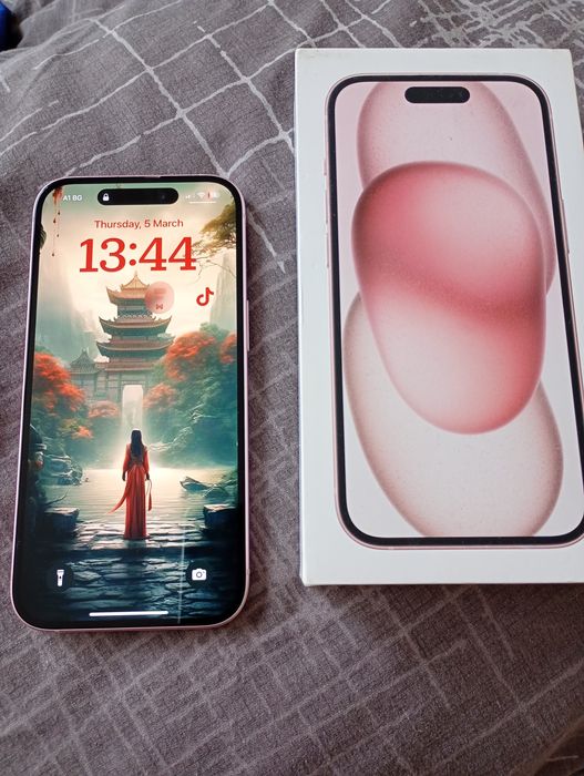 iPhone 15 розов.